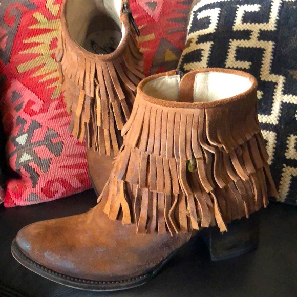 FREEBIRD GENUINE LEATHER FRINGE BOOTS….Amazing Boots! 🌺 EUC! - Picture 4 of 16